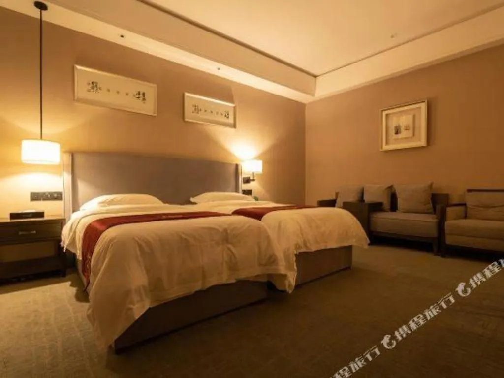 Zhuhai Starlight Hotel 4*,