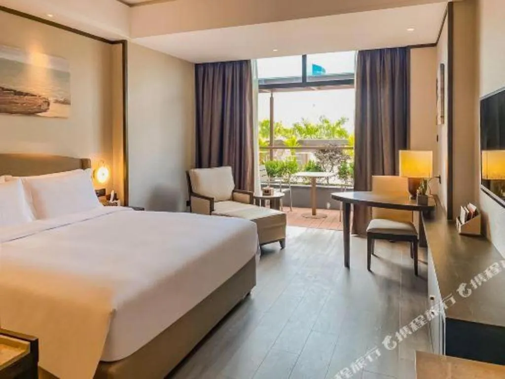 Zhuhai Starlight Hotel 4*,