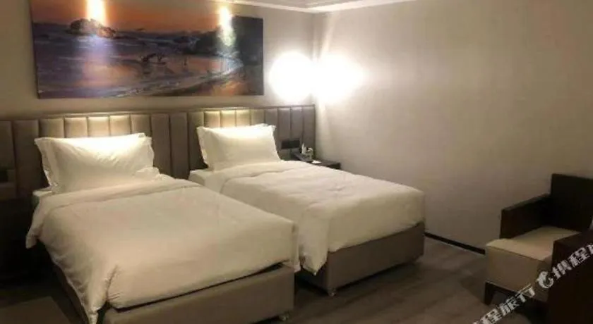 Zhuhai Starlight Hotel 4*,