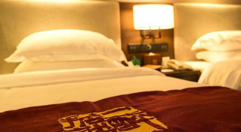 Zhuhai Starlight Hotel 4*,