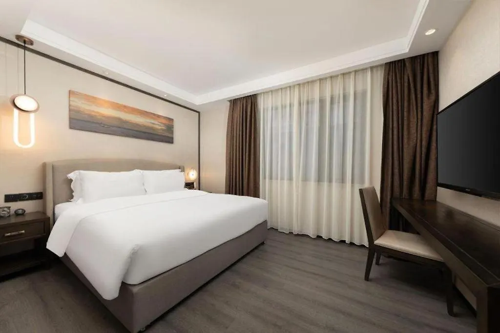 Zhuhai Starlight Hotel 4*,  China